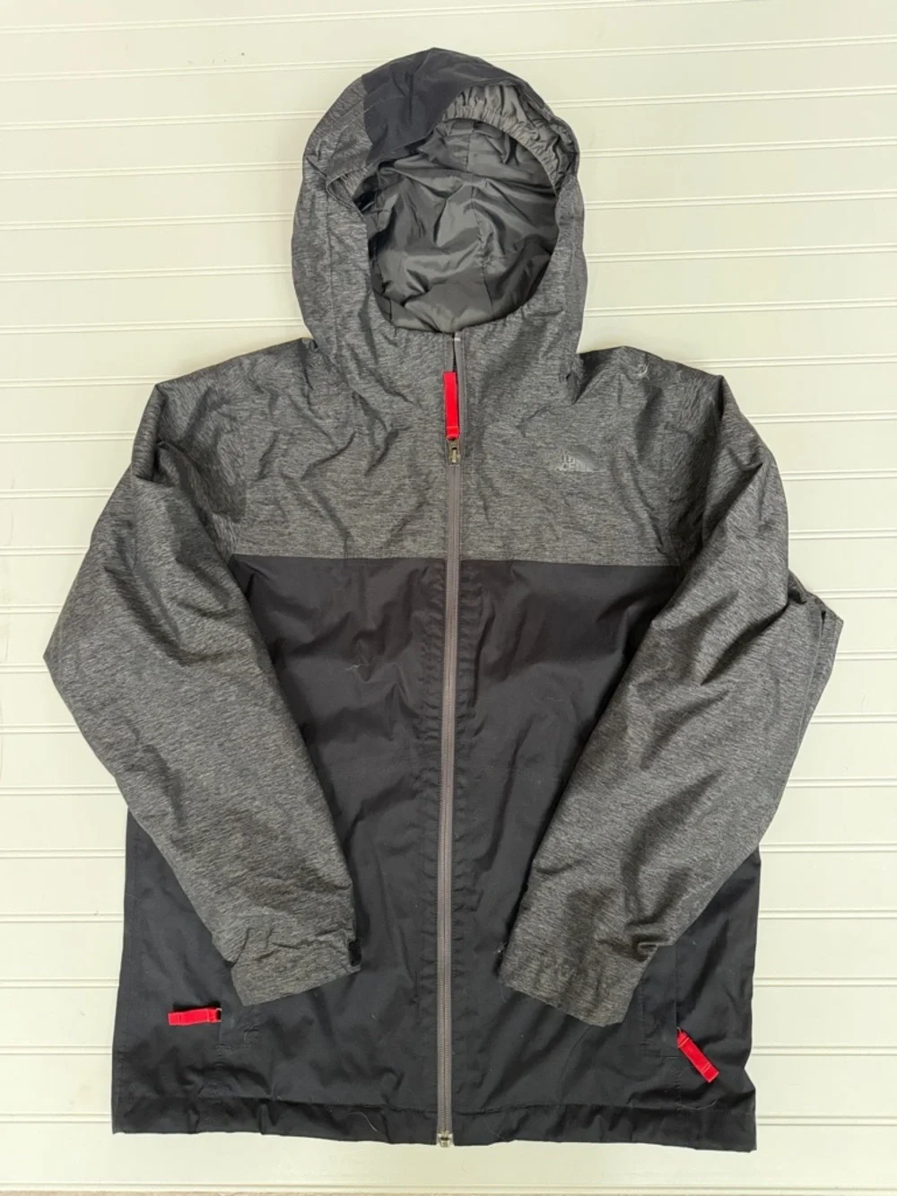 (172)The North Face Kids' Two-Tone Gray & Black Raincoat with Red Accents